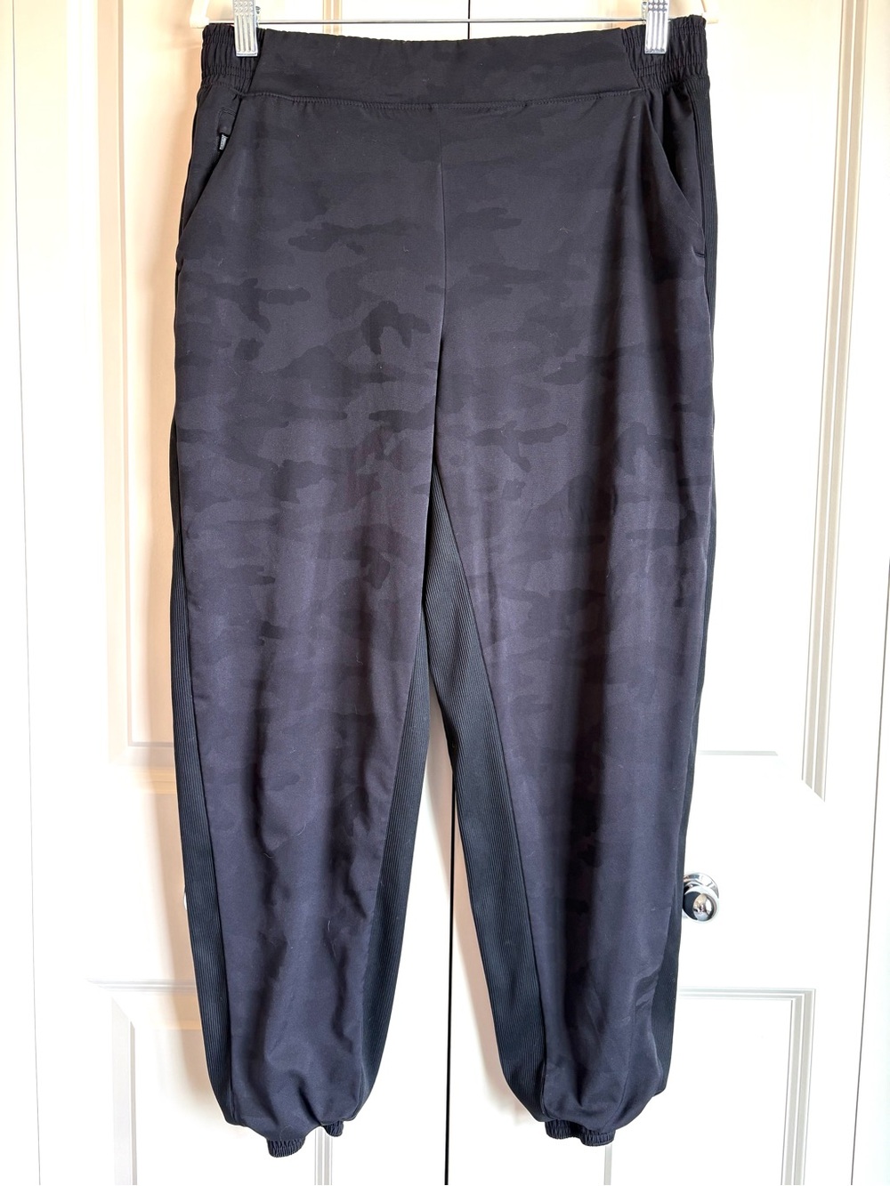 Athleta Brooklyn Textured Lined Camo Joggers Black/Gray Size 10 Elevated Basic